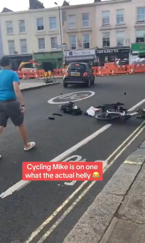 Mikey's belongings were smashed all over the road (X/@___KR111BACKUP)