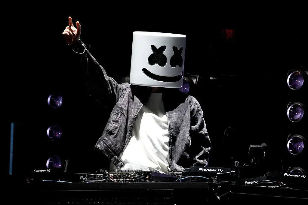 It's quite a distinctive look (Kevin Mazur/Getty Images for Live Nation)