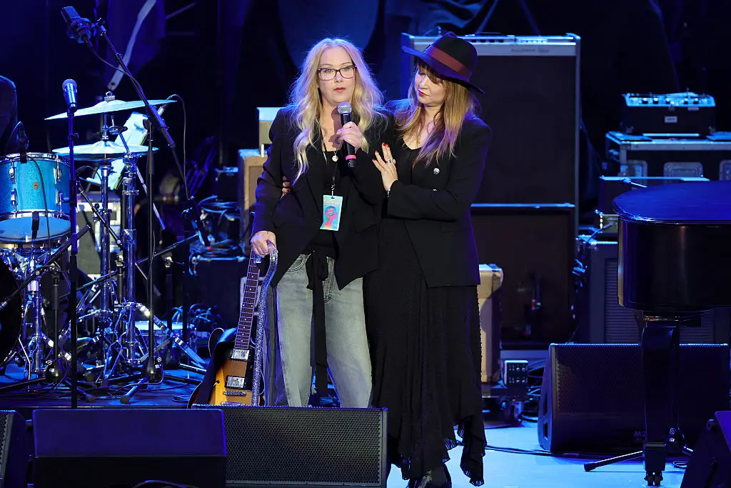 Applegate sometimes uses a walking aid in public (Kevin Winter/Getty Images)