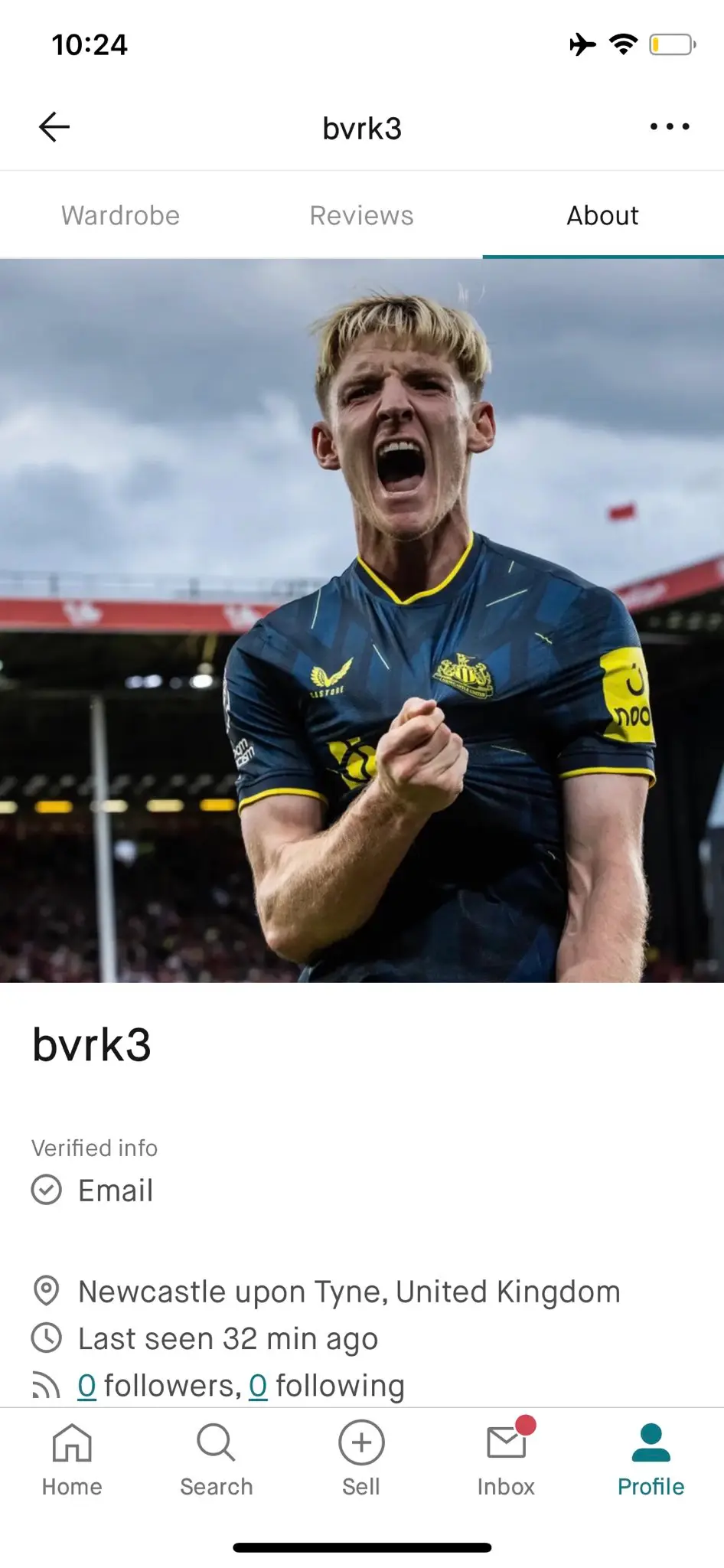 Jay threw his friend of the scent by posting behind a picture of Anthony Gordon.