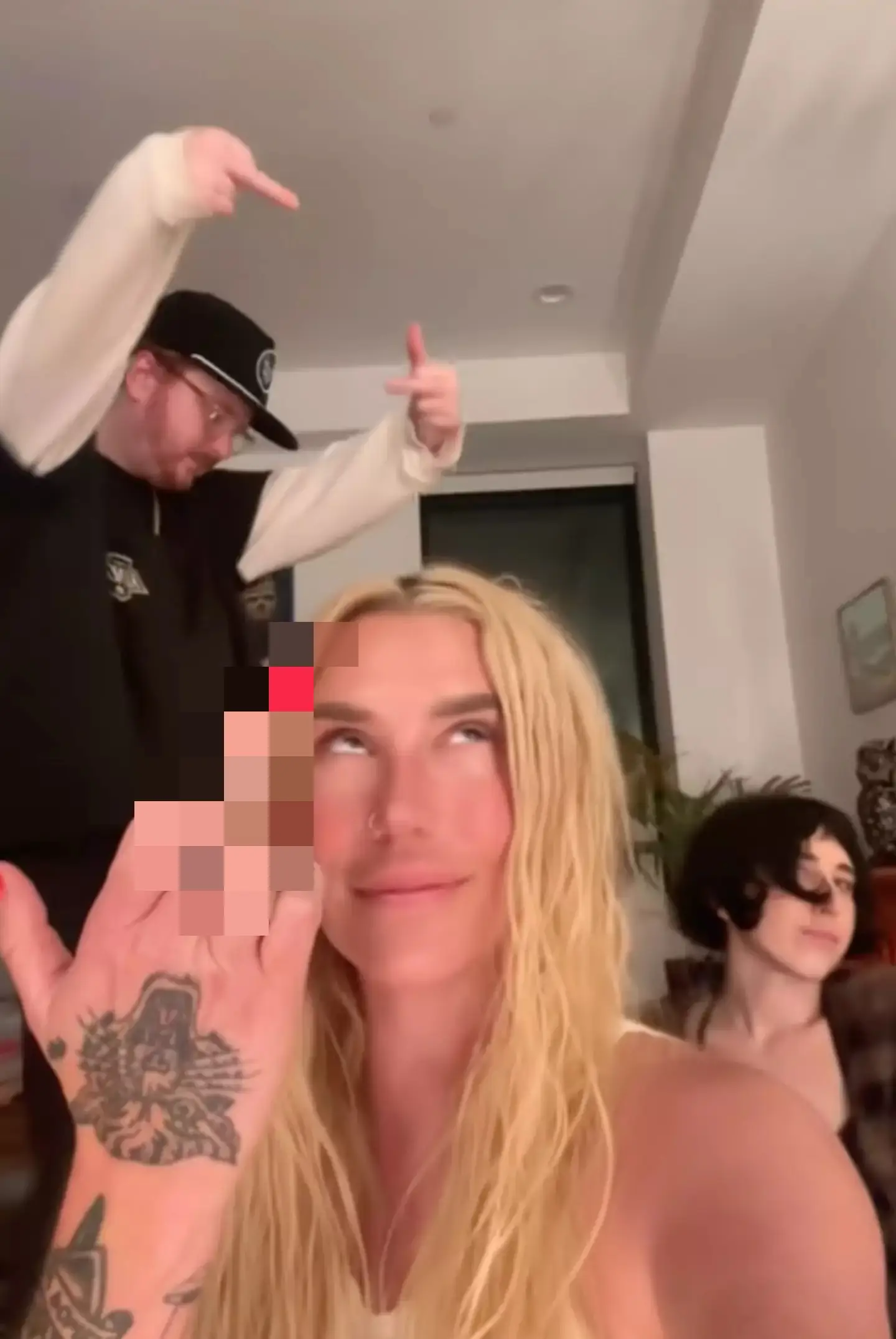 Kesha wants her fans to know the new lyrics are 'wake up in the morning like f**k P Diddy'. (TikTok/@Kesha)