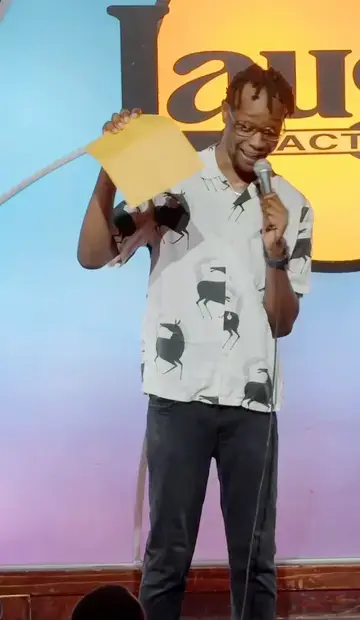 Jonasi was served on stage (Instagram/@learnmore_jonasi)