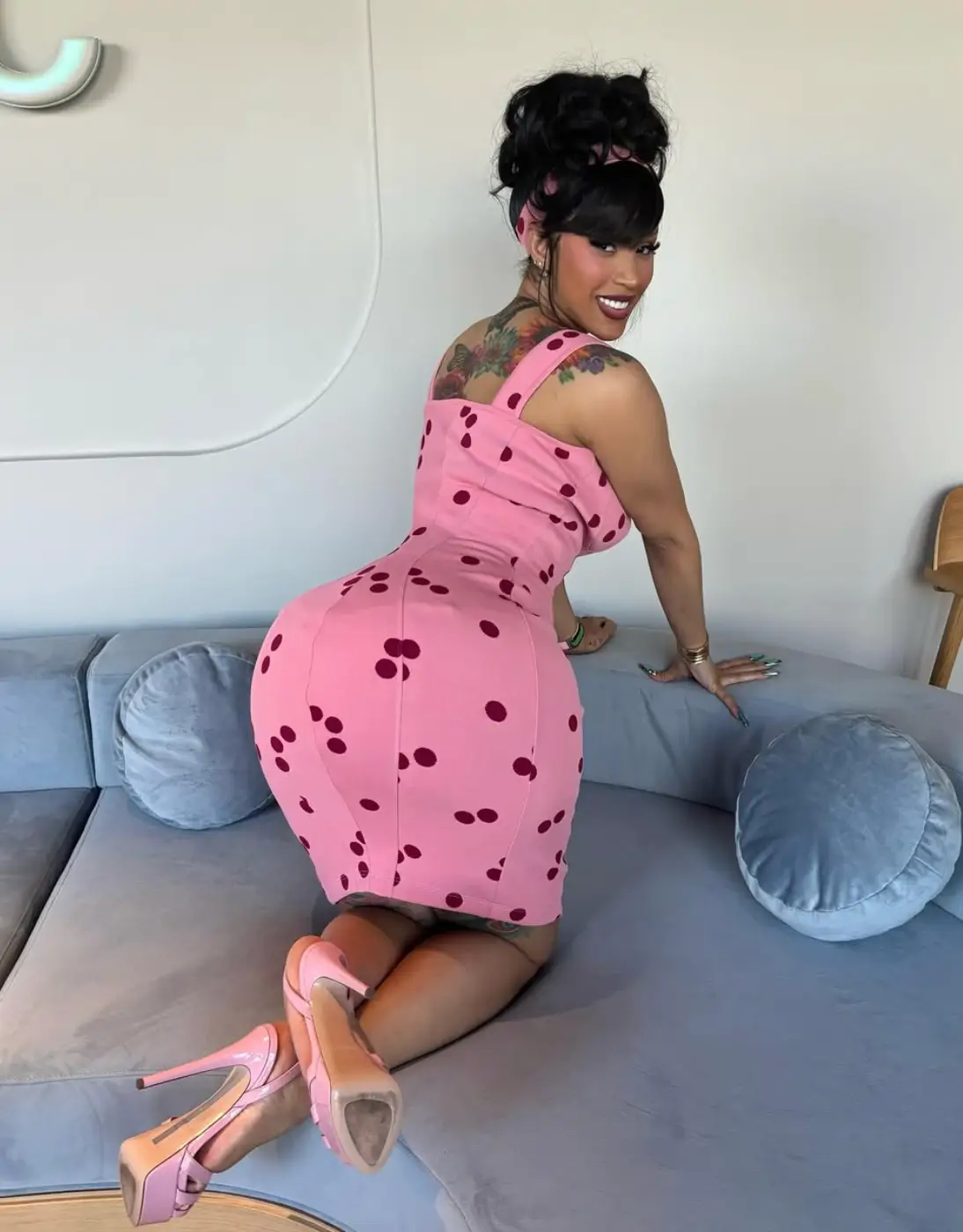 (Instagram/@iamcardib)