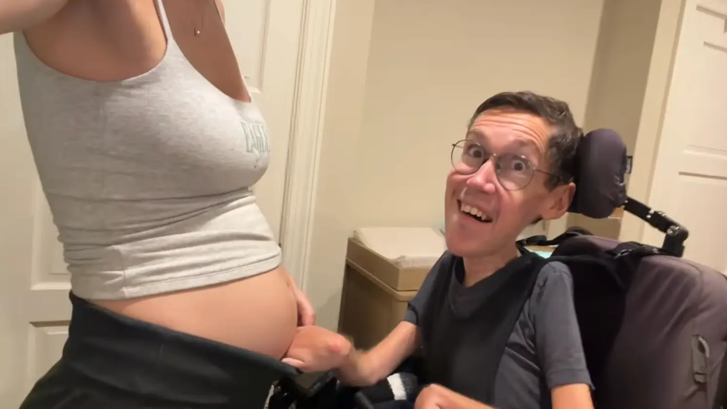 The couple shared a cute milestone update on their pregnancy (YouTube/Squirmy and Grubs)