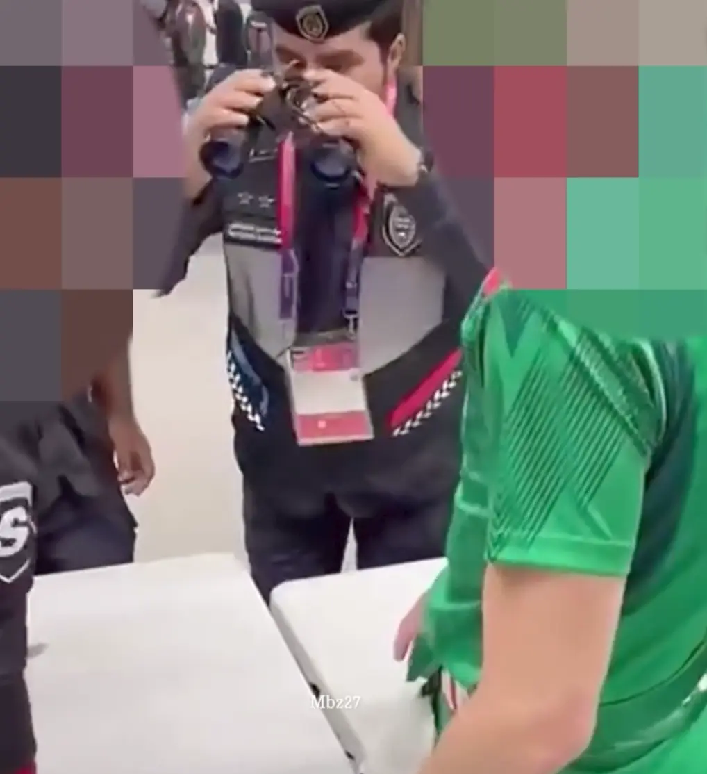 As you can see, the binoculars are convincing enough.