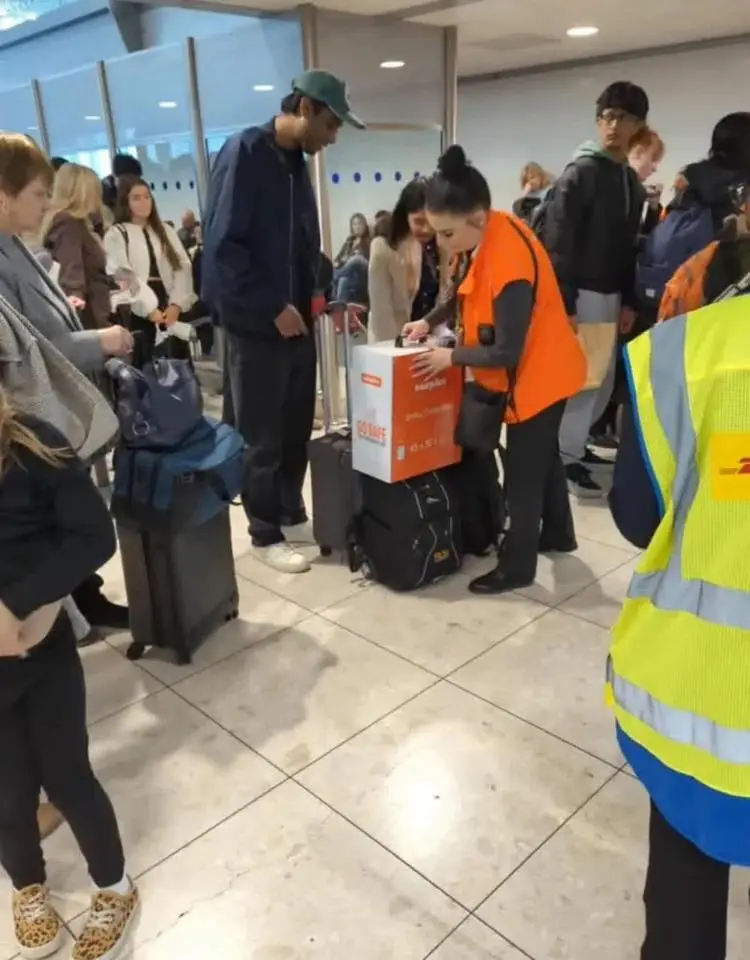 EasyJet has addressed their temporary method for checking hand luggage dimensions at the boarding gate (Facebook)