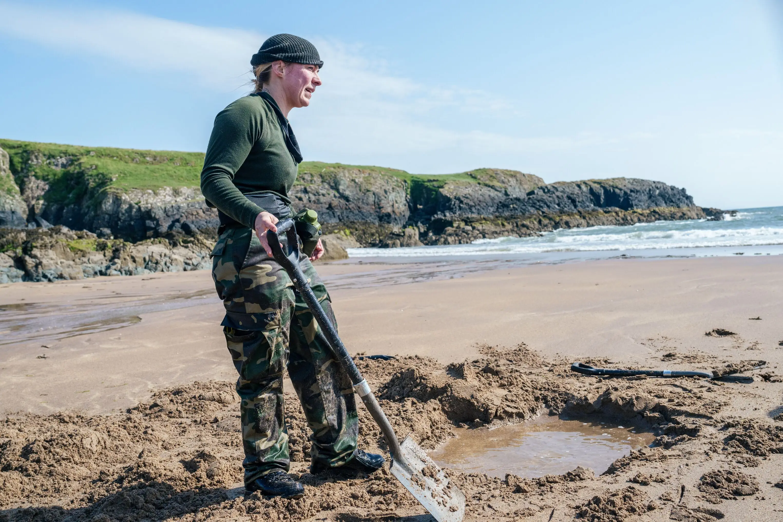 Spraggan continues on in tonight's episode despite her injury (Channel 4)