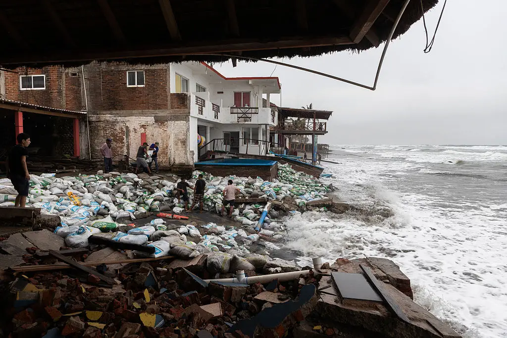 Residents use sandbags at at Playa Azul (Enrique Castro / AFP via Getty Images)