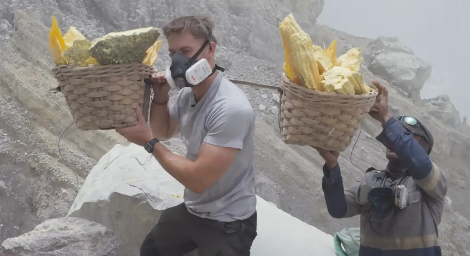 Dara admitted he struggled with the trek, which workers usually complete twice a day (YouTube/DaraTah)