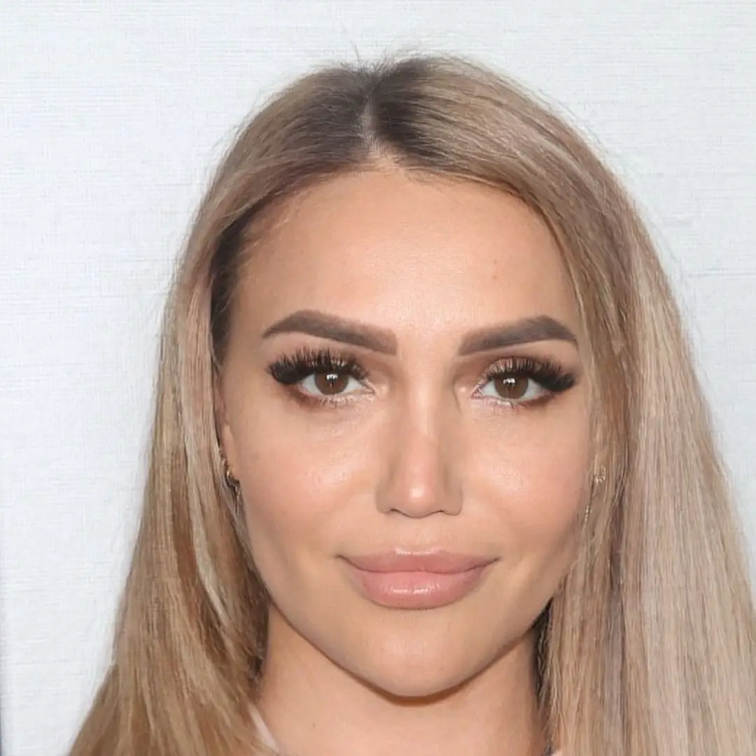 ...And Katherine after. (Instagram/@esteistanbultr)