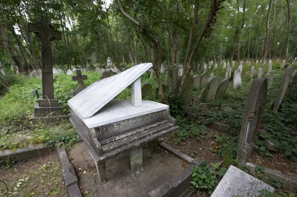 Highgate Cemetery in London (Rasid Necati Aslim/Anadolu Agency via Getty Images)