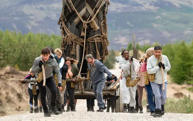 Celebrities can fill the prize fund by completing missions (BBC)