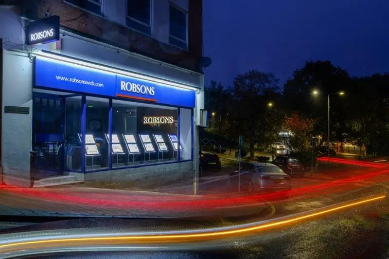 Robsons Estate Agents gave Walker a back desk (Robsons Estate Agents)