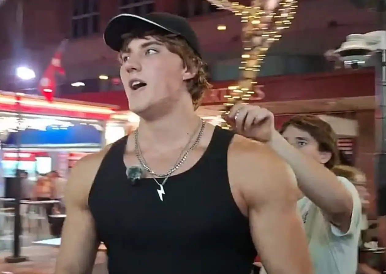 Seconds before disaster (Kick/@androgenic)