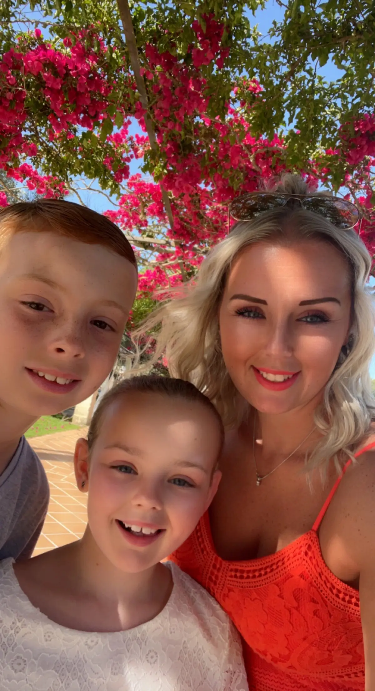 Rachel and her two kids enjoying themselves on holiday (SWNS)