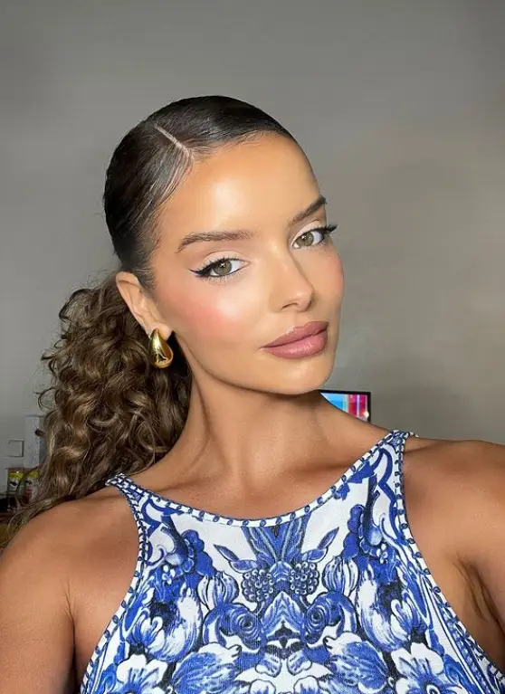 Higgins is known for her 2019 stint on Love Island (Instagram/@maurahiggins)