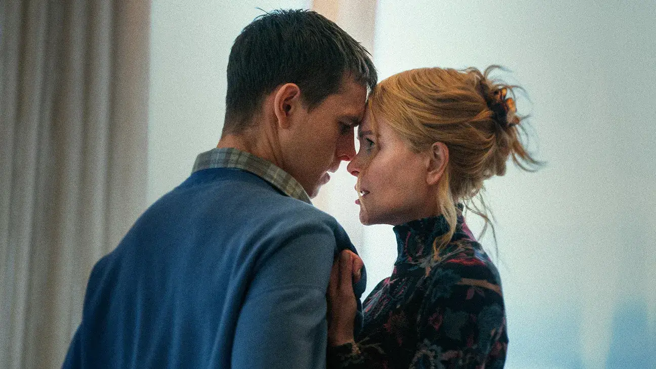 The film explores power dynamics in relationships through the pair's BDSM heavy fling (A24)