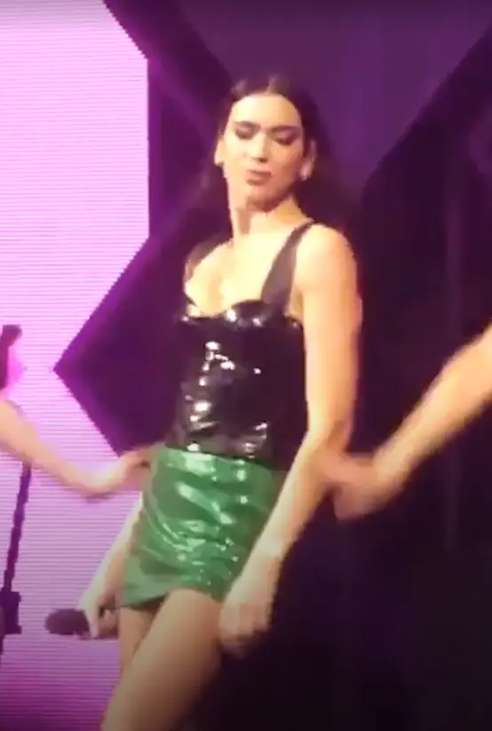 The dance move has been reposted and laughed at many times online. (Musica TV)