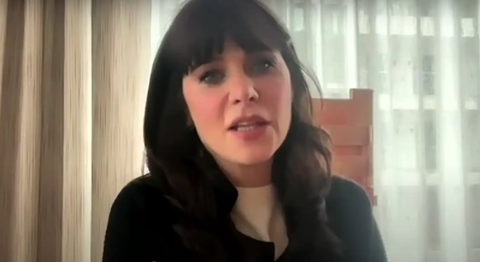 Zooey Deschanel isn't a fan of watching her own films (Us Weekly)