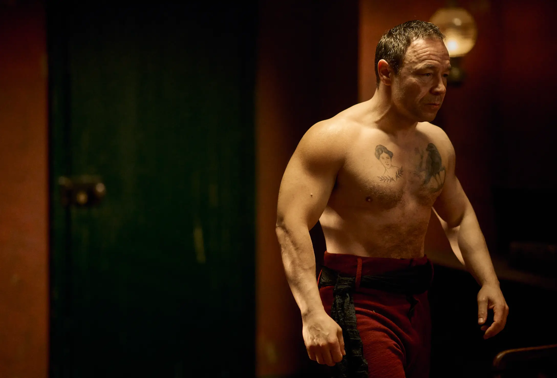 Graham has made quite the transformation for A Thousand Blows. (ROBERT VIGLASKY PHOTOGRAPHY/Disney+)