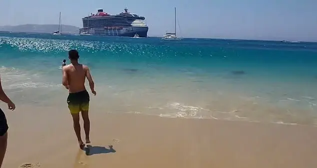 The captain of the ferry has reportedly been arrested after it caused a huge wave to crash over beach-goers. (Facebook/Takis Papadakos)