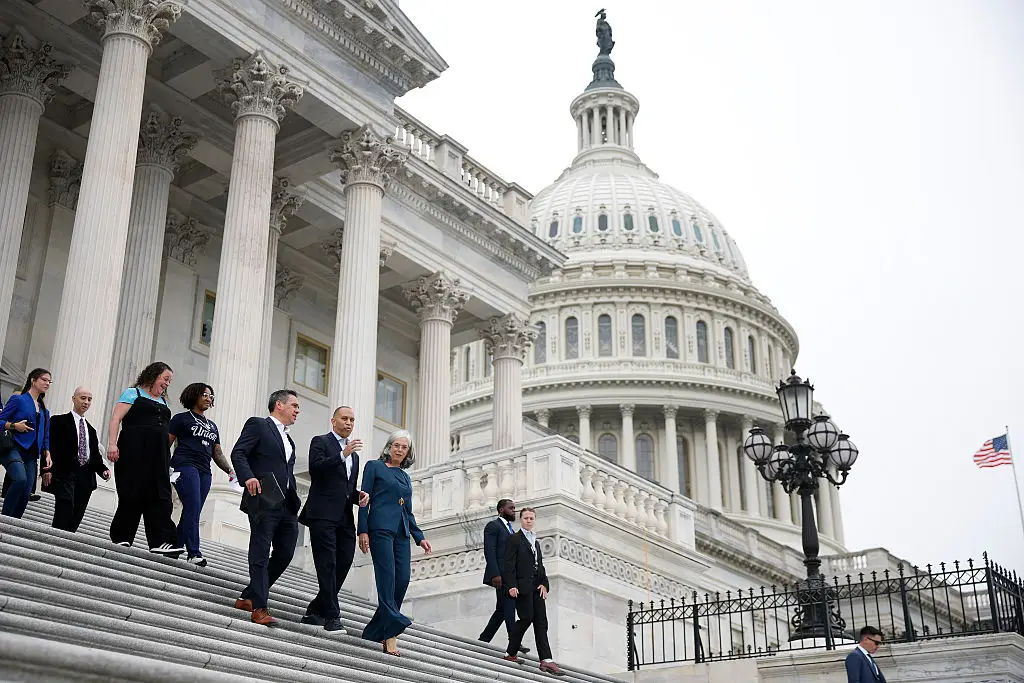 Federal workers won't be paid while the shutdown continues (Kevin Dietsch/Getty Images)