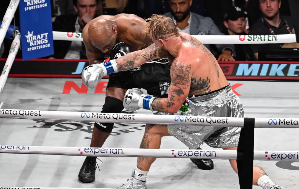 The night's biggest ticket meant you were right up in the action (Tayfun Coskun/Anadolu via Getty Images)