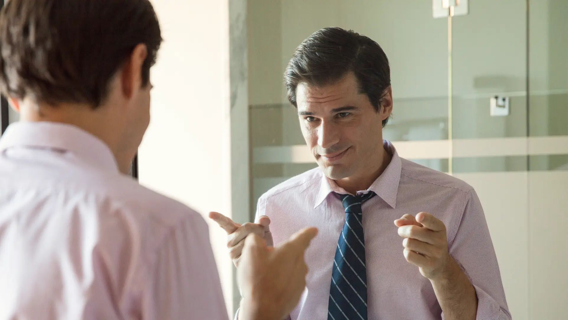 Diagnosed narcissist reveals the 'dead giveaway' that someone else has the condition