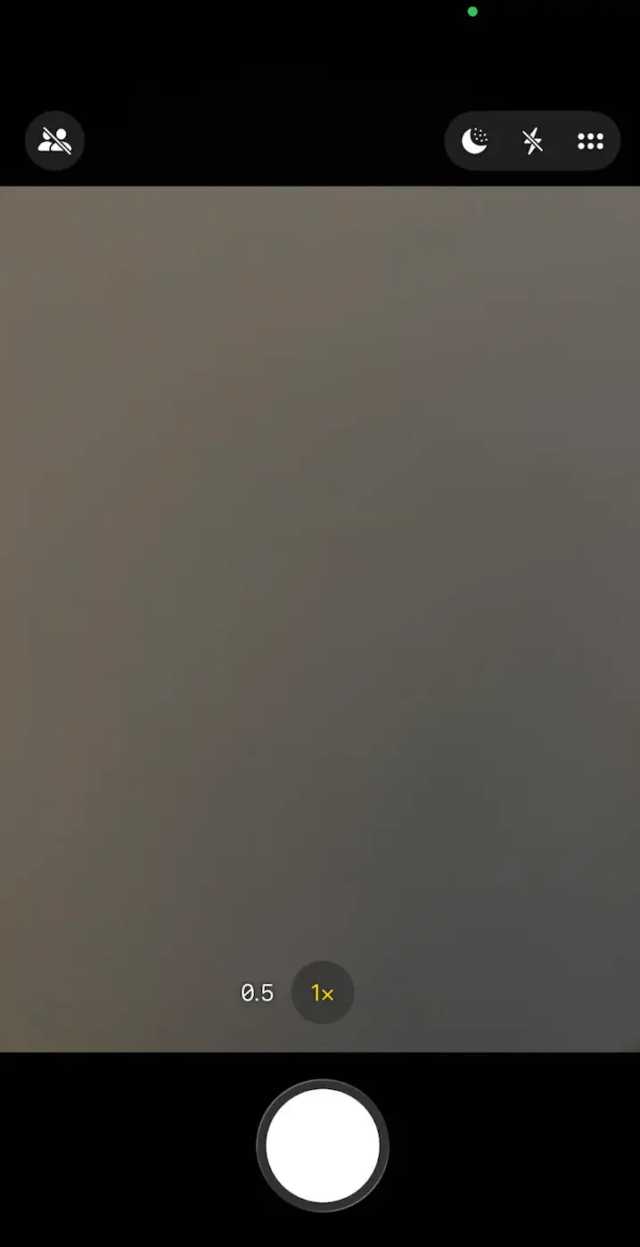 See how the green dot comes on now the camera app is open? (LADbible)