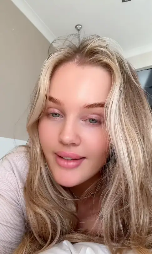 Kayla explained what happens at Dubai's 'porta potty' parties (TikTok/@blueeyedkaylajade)