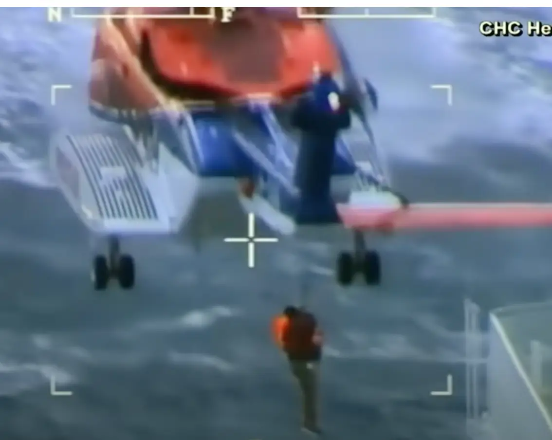 Hundreds of passengers were evacuated by emergency helicopters. (7News)