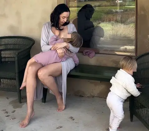 Shinnai says her decision to breastfeed is led by her child's needs (Instagram/@mindful_mama_za)