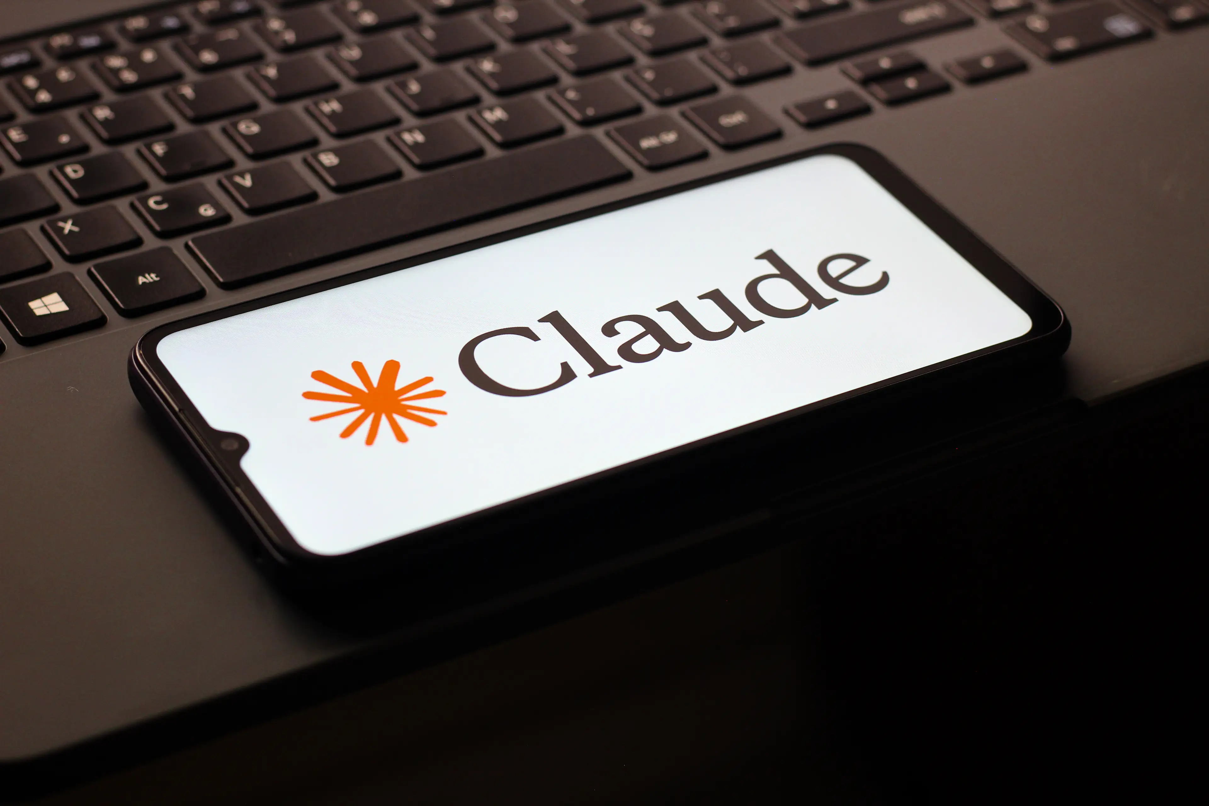 Claude is down (Thomas Fuller/SOPA Images/LightRocket via Getty Images)