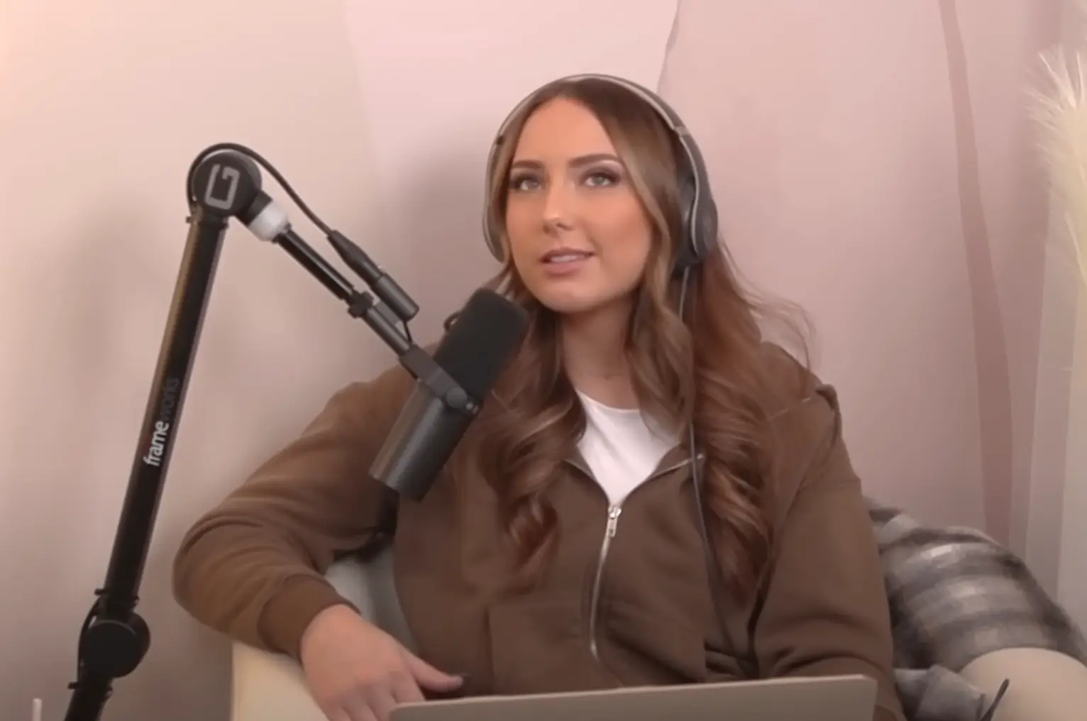 Hailie Jade spoke about what her dad was like when she was a kid (YouTube/ just a little shady podcast)