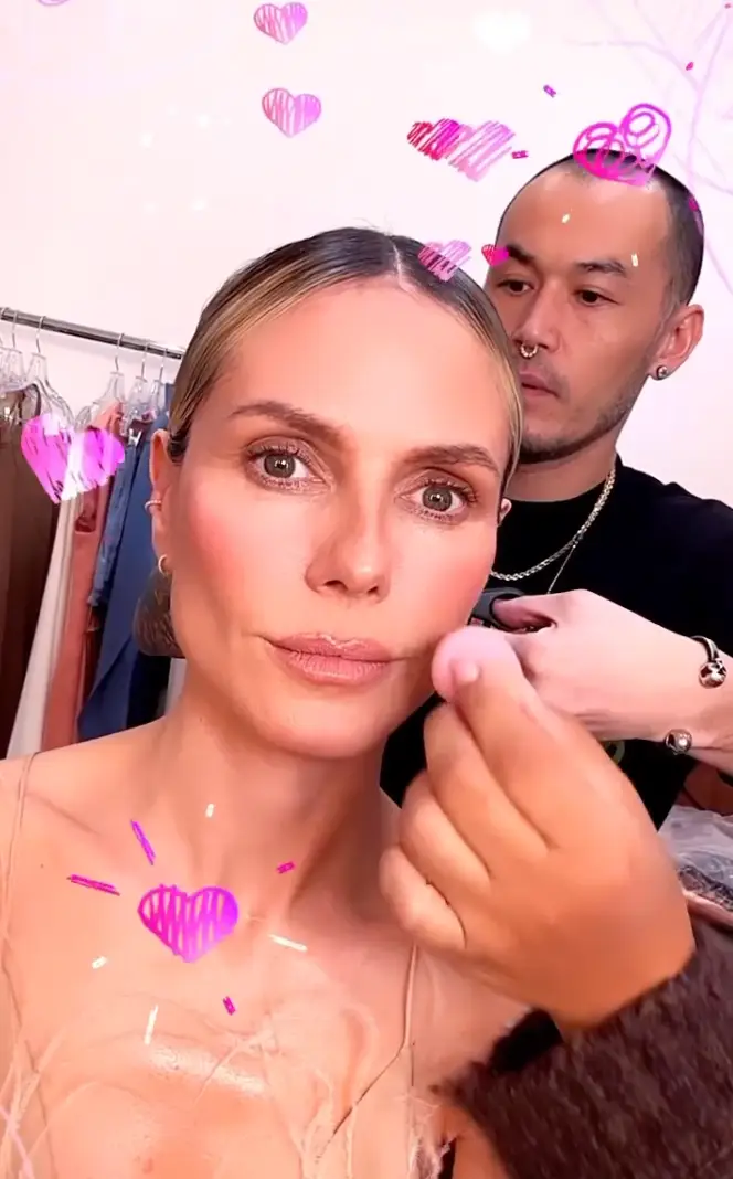 The model showed everyone the process.