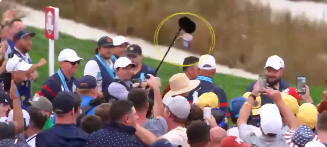 Erica was hit in the head by a can launched by a golf fan (MovistarGolf)