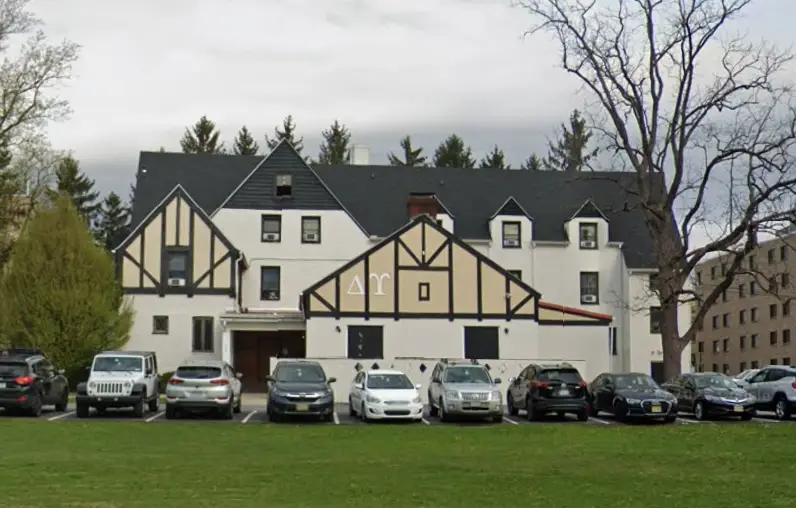 The Delta Upsilon fraternity house where Robinson was arrested, he allegedly thought officers arresting him was someone playing a prank (Google Maps)