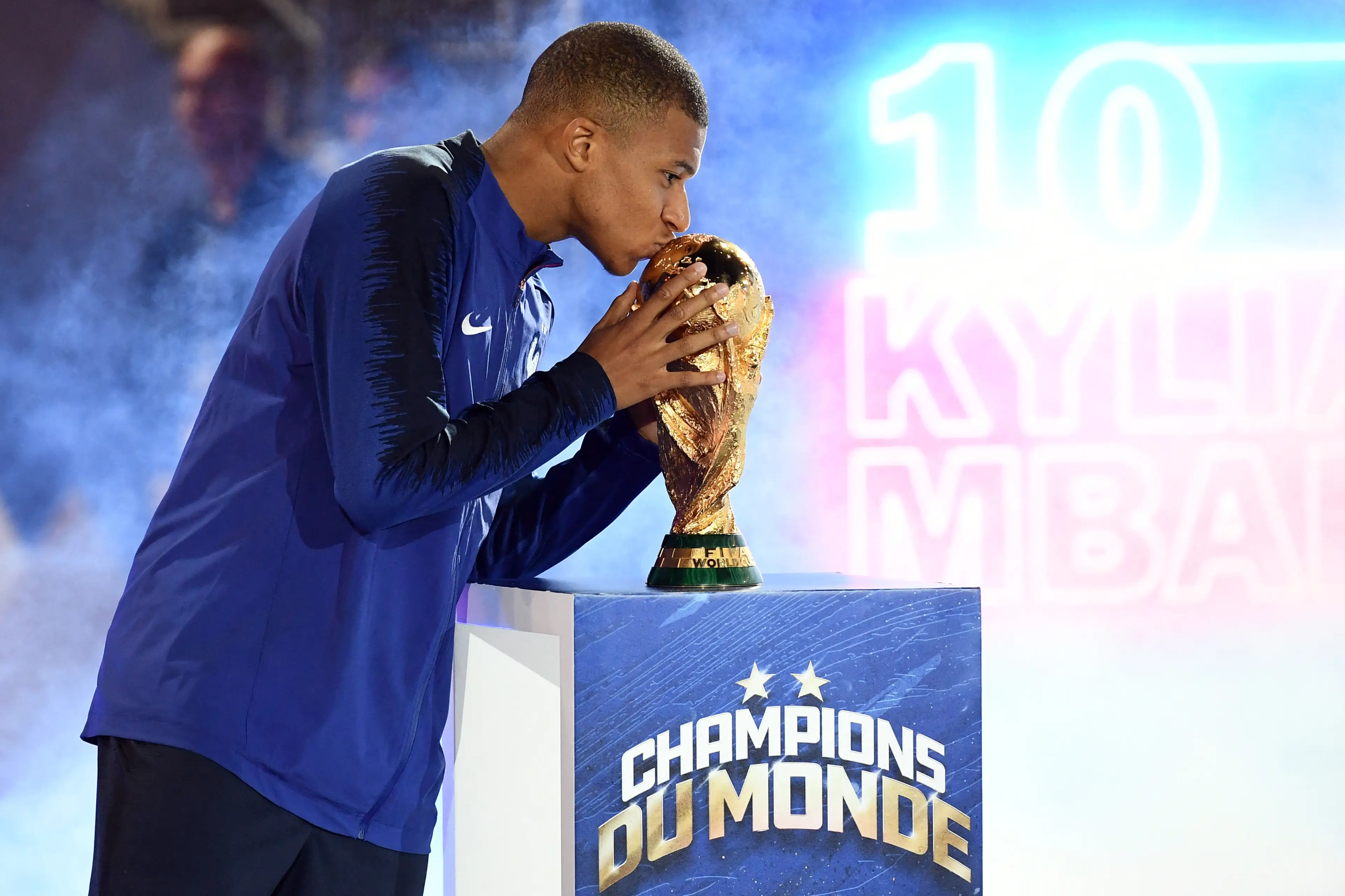 Kylian Mbappe kisses the World Cup trophy. (Franck FIFE / AFP)