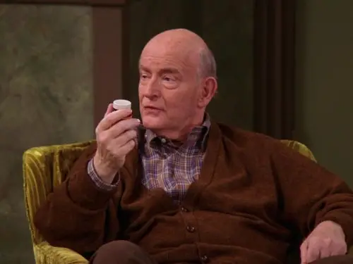 Peter Boyle was Ray's angry dad (CBS)