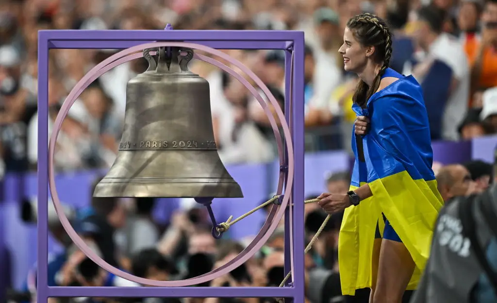Ukrainian gold medallist Yaroslava Mahuchikh ringing the bell (Sam Barnes/Sportsfile via Getty Images)