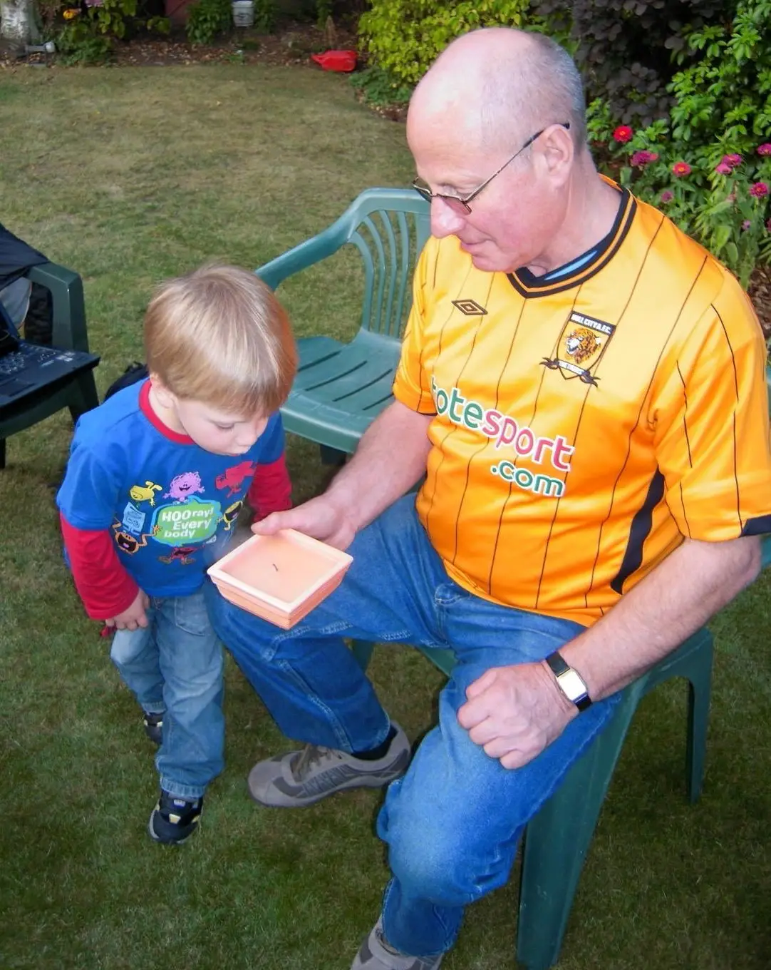 Jacob spent the £10,000 he'd saved up to buy a house on taking Geoff to enjoy the 2026 World Cup (Jacob Allmendinger/SWNS)