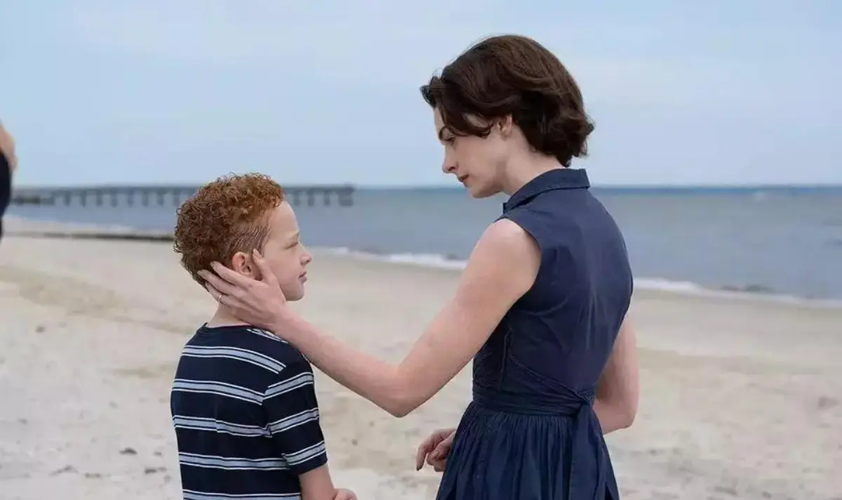 Hathaway participates in a huge plot twist (Neon)