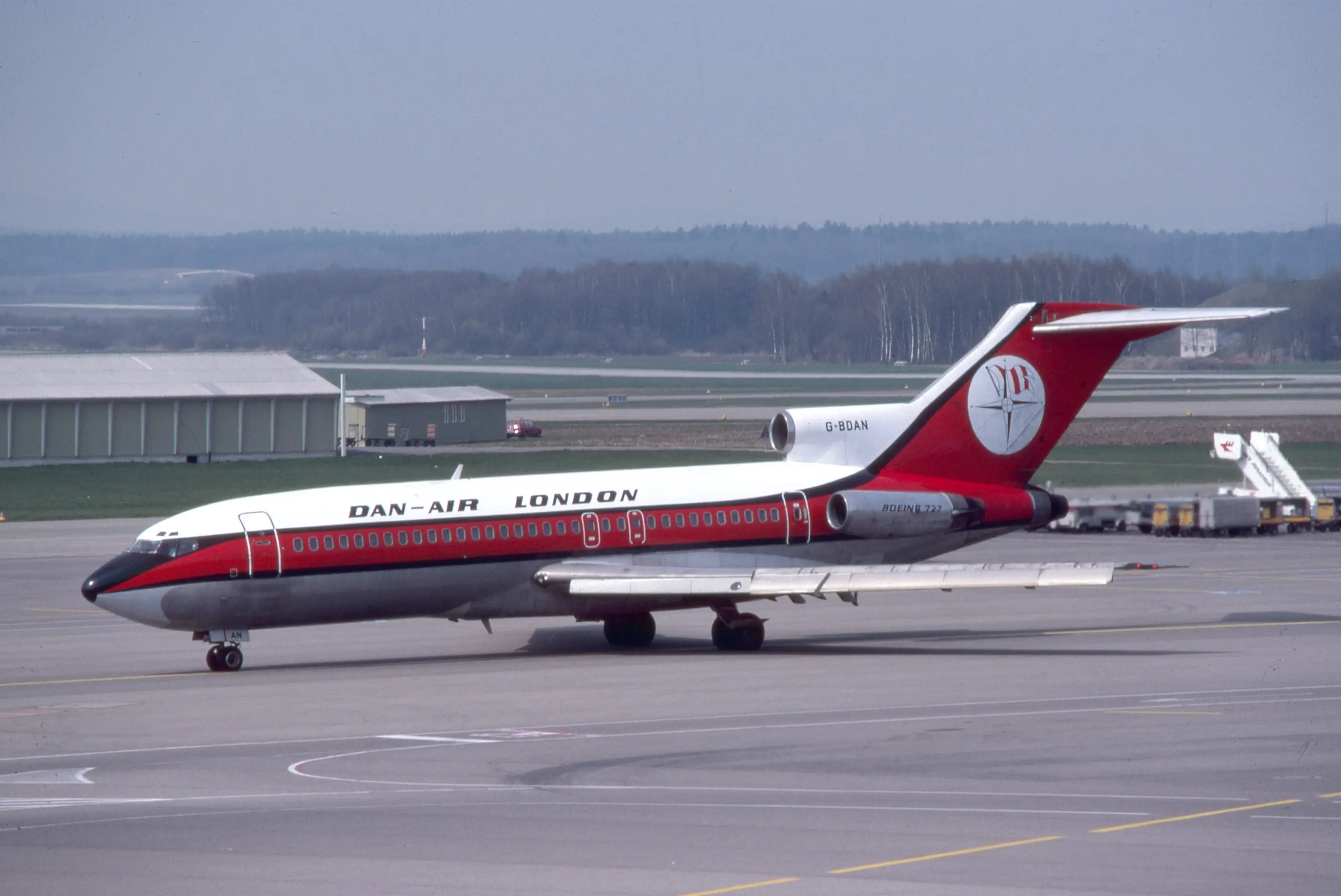 Flight 1008 crashed on 25 April, 1980, resulting in the deaths of all on board (By clipperarctic - G-BDAN, CC BY-SA 2.0, https://commons.wikimedia.org/w/index.php?curid=28486073)
