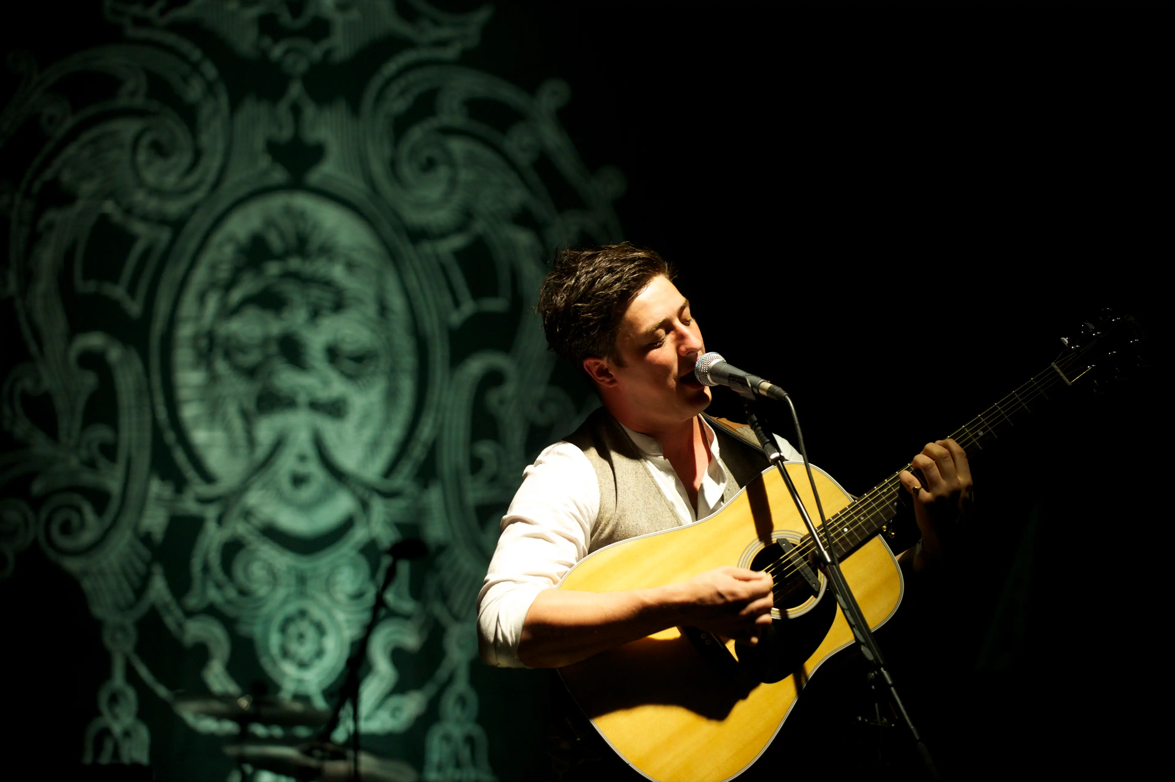 The band often do beautiful acoustic performances (Photo by Mark Makela/Corbis via Getty Images)