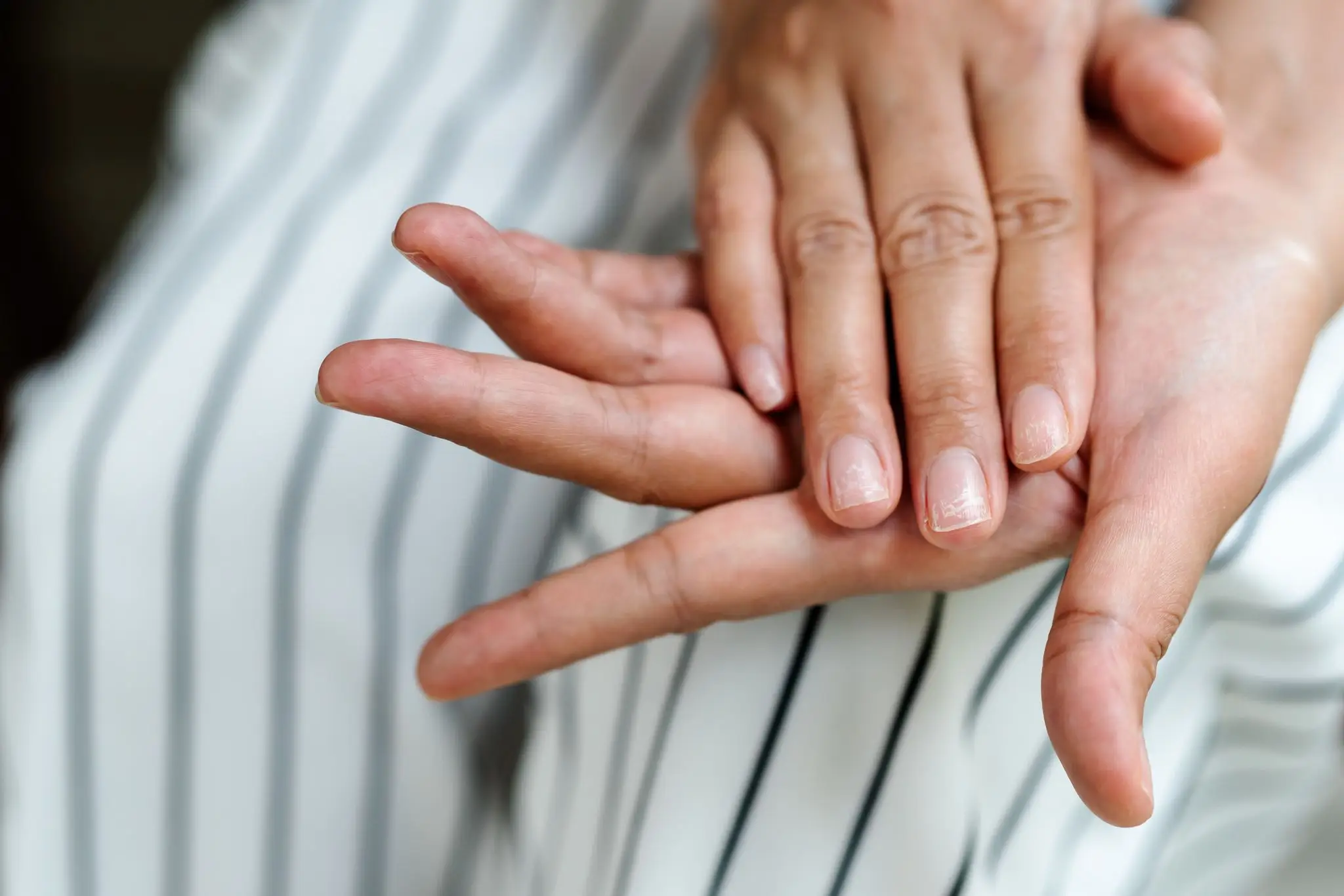The finger test can help you spot early signs of lung cancer. (Getty Stock Image)