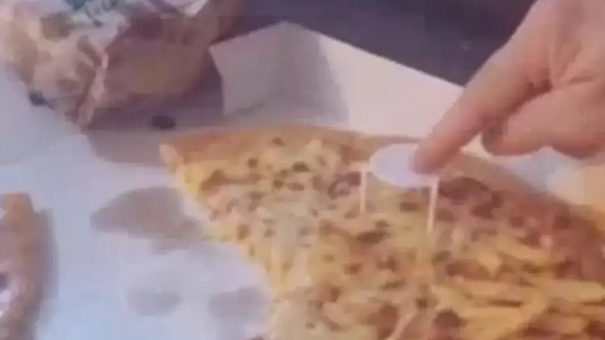 Man claims he knows why takeaway pizzas come with a plastic stool