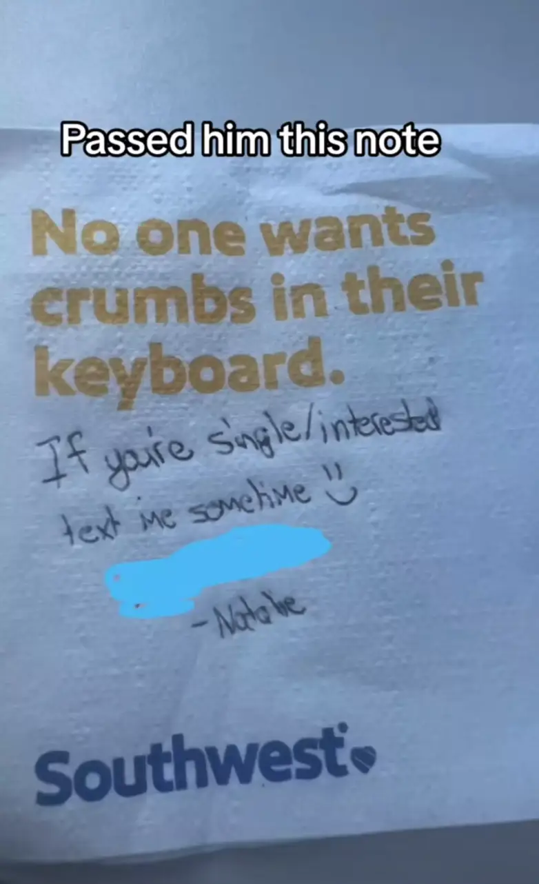 A woman bravely 'shot her shot' after spotting an attractive man on her flight (TikTok/@nataliebonbon)