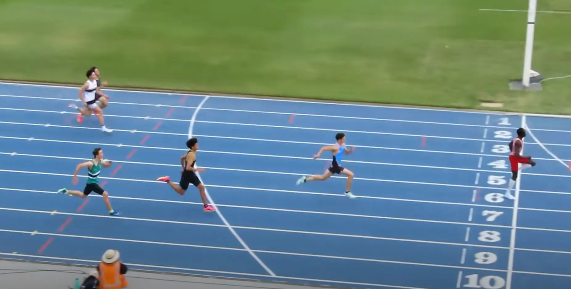The teenage sprinter won by a huge margin. (YouTube/Vic Pascoe)