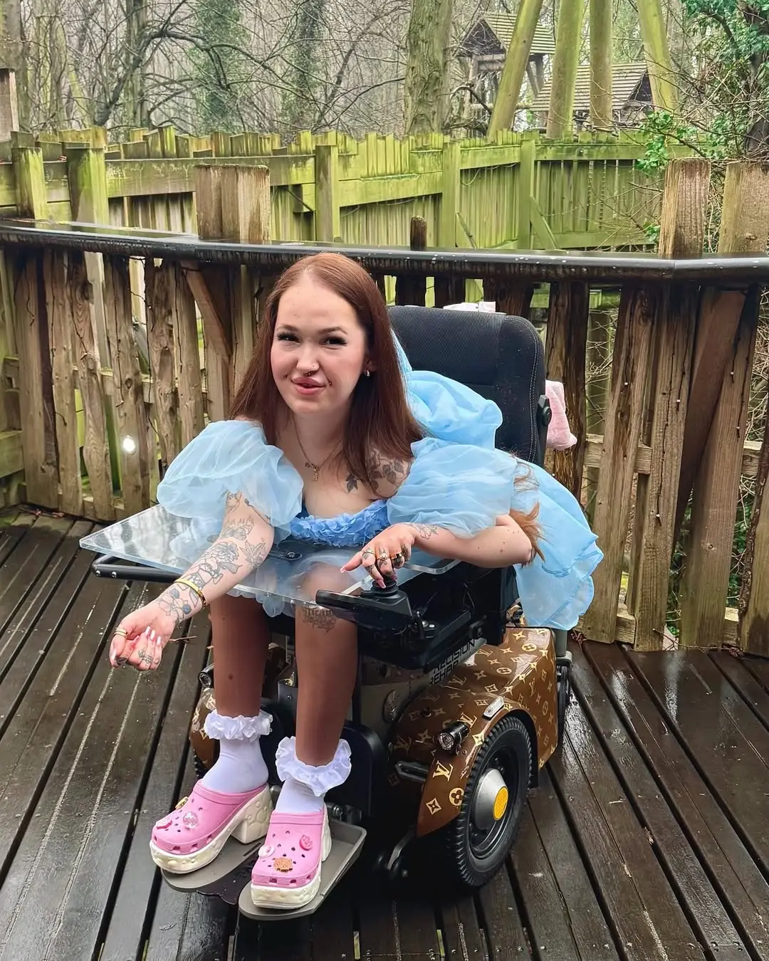 People with SMA are 'masters of adaptability' (@kartierrose/Instagram)