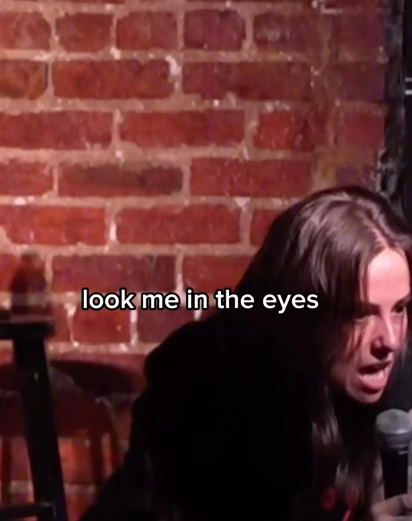 The comedian proceeded to furiously yell at the heckler (TikTok / NatalieCuomo)